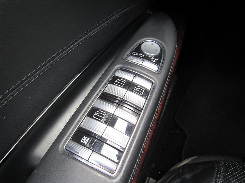 Mercedes-Benz CL 5,5 550 Elegance 285 KW - fotka 26 z 36
