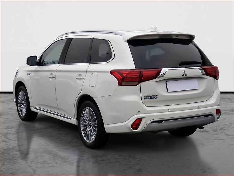 Mitsubishi Outlander (2021) Instyle 2.4 PHEV - fotka 4 z 25
