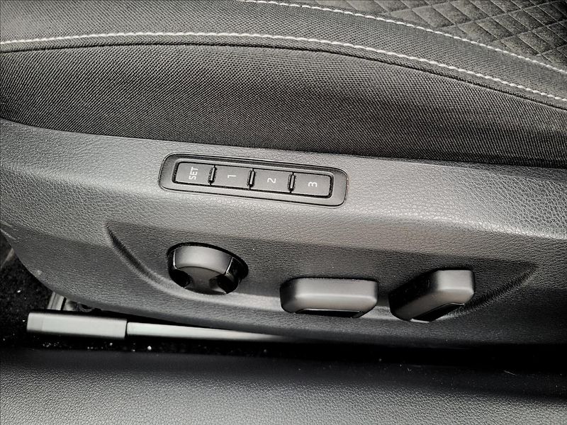 Škoda Superb 1,4 Rezervace!TSI,PHEV,DSG,LED - fotka 37 z 50
