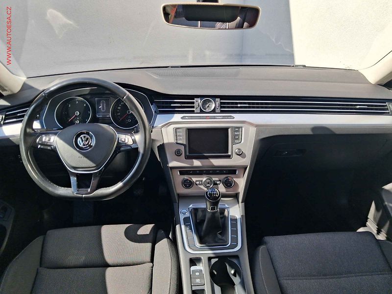 Volkswagen Passat (2015) 2.0 TDi, 1.maj, AC, temp - fotka 8 z 19