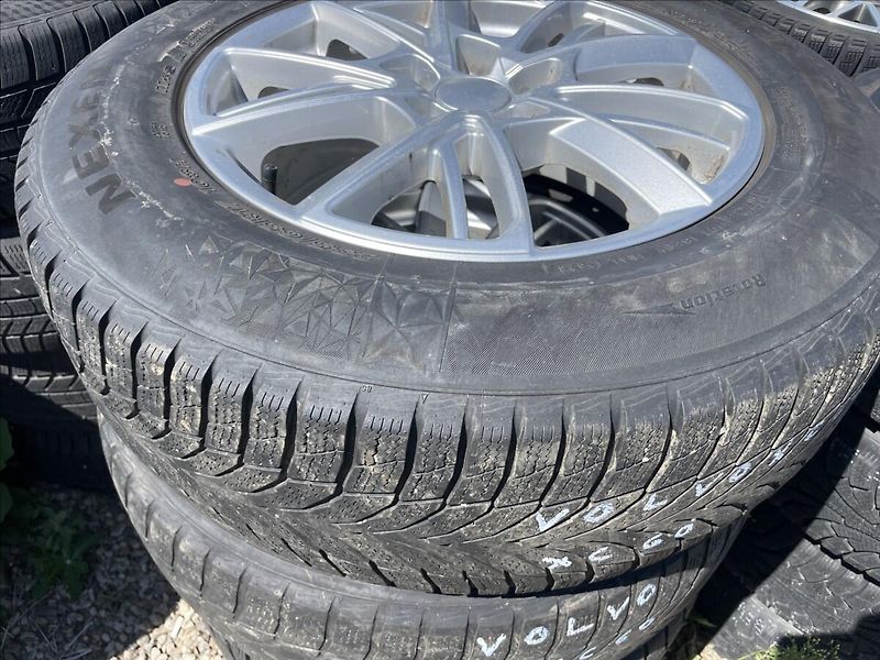 Volvo XC60 2,4 D4 Geartronic Kinetic AWD - fotka 40 z 41