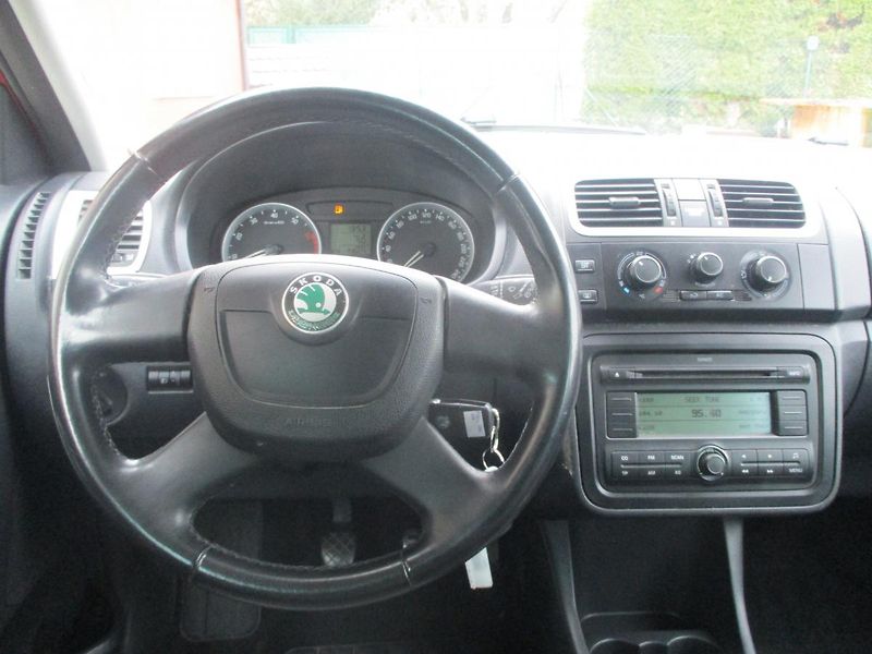 Škoda Fabia 1.6i SCOUT - fotka 19 z 32
