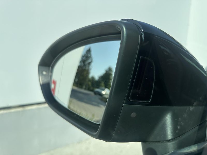 Volkswagen Touran (2015) 2.0 TDI ser. knížka 7 míst - fotka 42 z 43