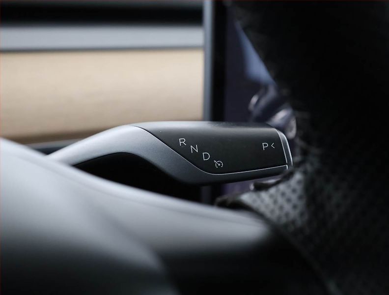 Tesla Model 3 (2021) Std Range Plus 52kWh, SoH 85% - fotka 12 z 21