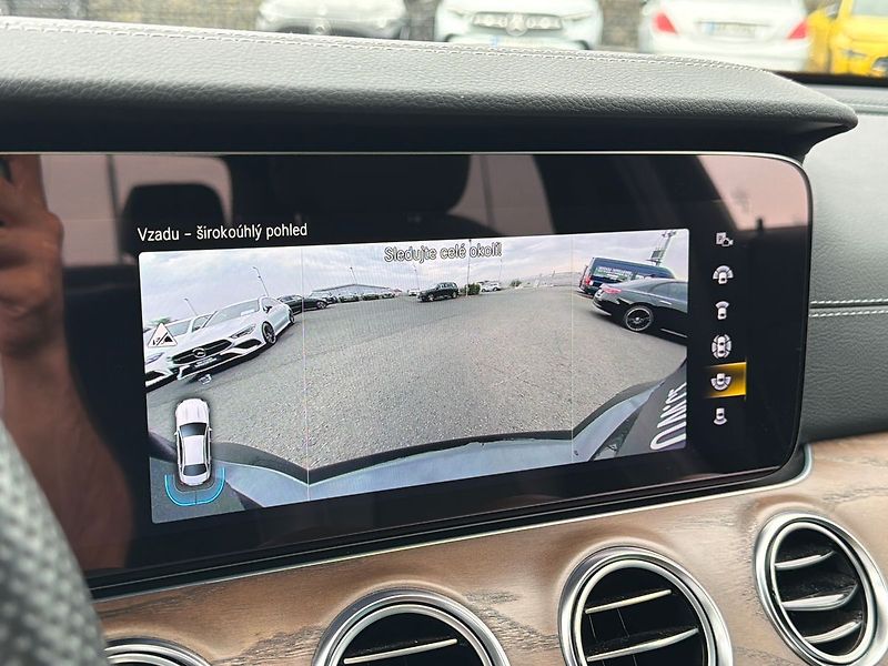 Mercedes-Benz Třídy E E 300de 4MATIC AMG Line - fotka 32 z 39