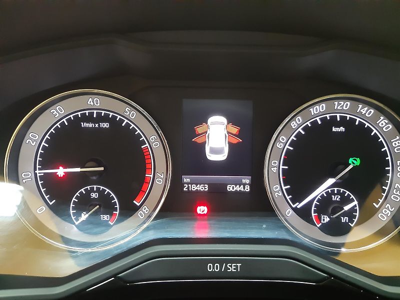 Škoda Superb 2.0 TSI COMBI L&K DSG 4x4    - fotka 18 z 29