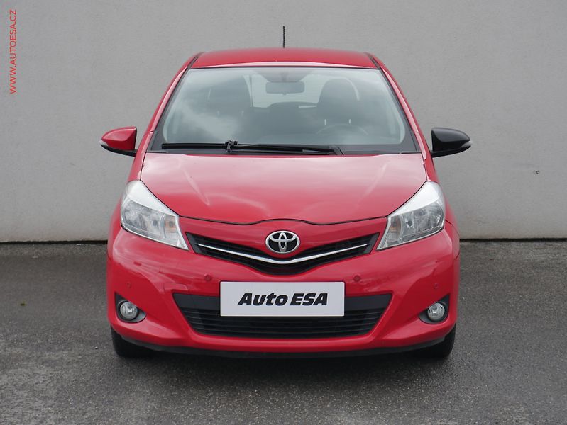 Toyota Yaris (2012) 1.3 VVT-I, ČR, AC, park - fotka 2 z 20