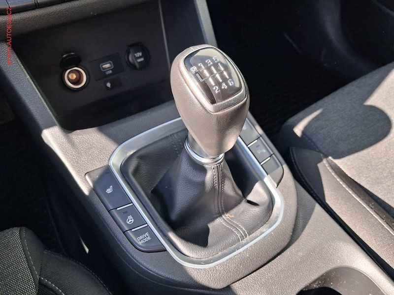 Hyundai i30 (2022) 1.5 T-GDi, 2.maj,ČR, LED - fotka 16 z 18