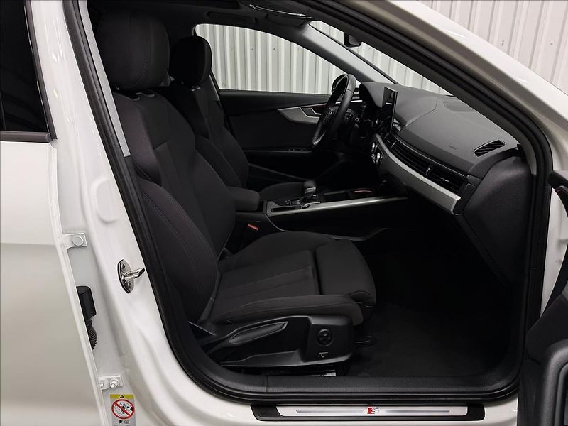 Audi A4 35TDI MHEV S-LINE MATRIX LED - fotka 42 z 46