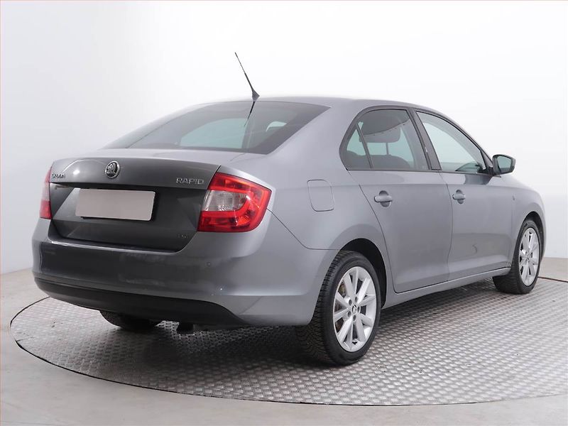 Škoda Rapid (2013) Ambition 1.2 TSI, Serv.kniha - fotka 5 z 16