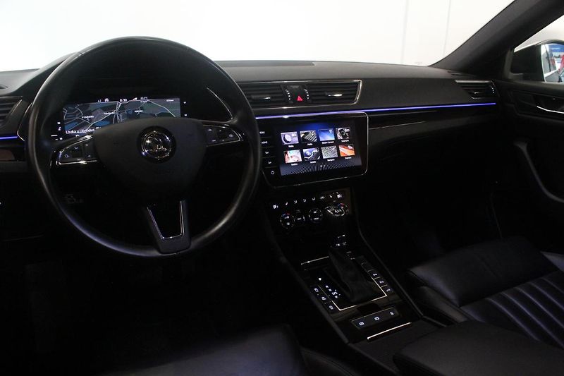 Škoda Superb (2019) 2.0TDI DSG L&K 4x4 Display - fotka 40 z 45