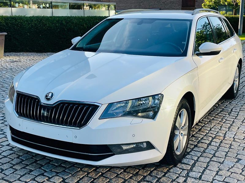 Škoda Superb 2.0TDI 1MAJITEL TAŽNÉ SERVISKA - fotka 3 z 44