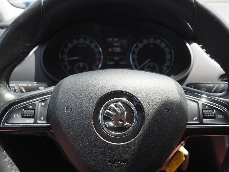 Škoda Octavia (2017) 1.6 TDI Ambiente, Navi - fotka 23 z 35
