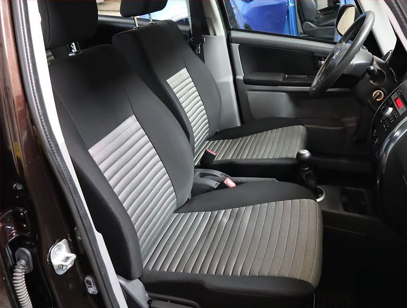 Suzuki SX4 (2014) 1.6 VVT, ČR,1.maj - fotka 9 z 18