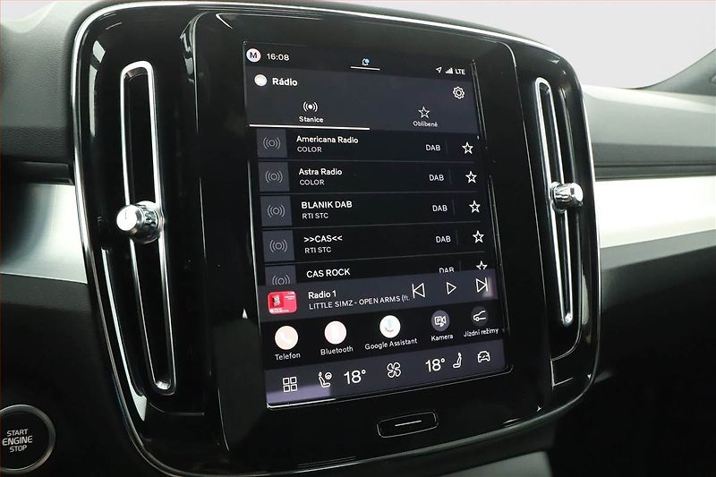 Volvo XC40 (2026) B3 - fotka 9 z 22