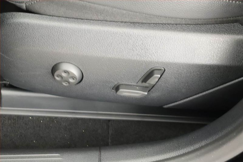 Mercedes-Benz GLC (2025) 200 4MATIC, Avantgarde - fotka 18 z 23