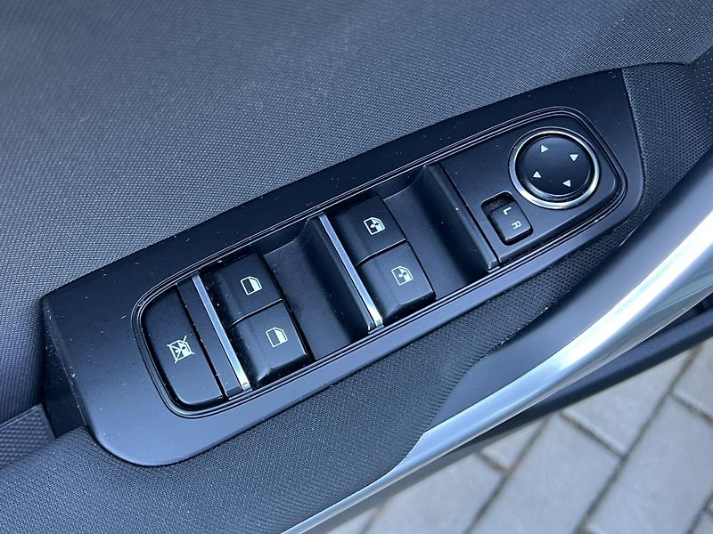 Kia Ceed (2024) 1.5T-GDi 118kW KAMERA ČR NOVÉ - fotka 17 z 22