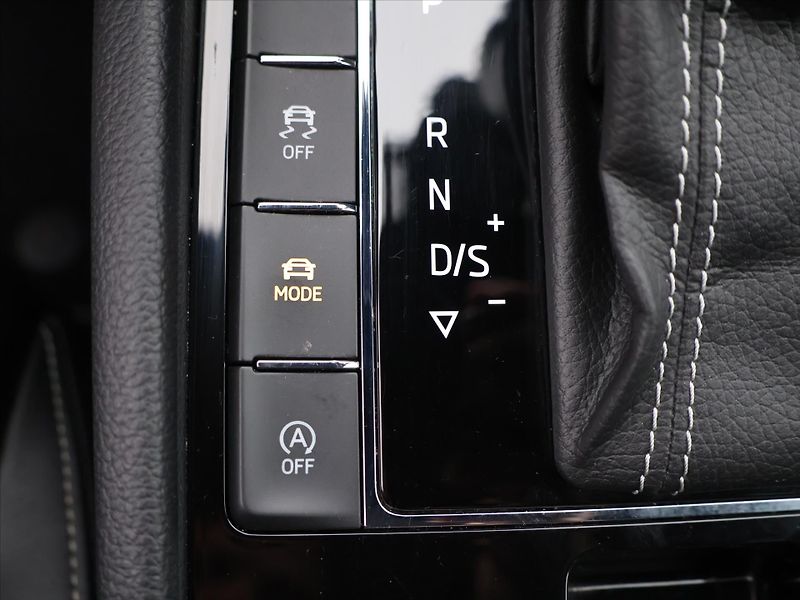 Škoda Superb 2,0 TDI 140kW DSG Sportline - fotka 20 z 28