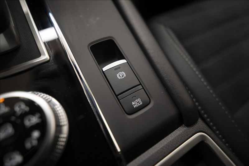 Mitsubishi Outlander 2,4 PHEV INVITE 1728 KM 2x ALU - fotka 25 z 44