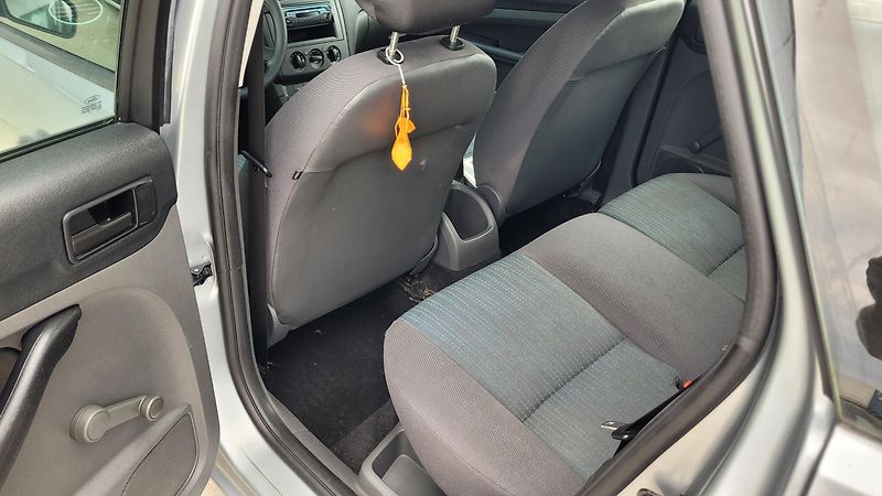Ford Focus (2005) 1,4i 16v - fotka 15 z 19
