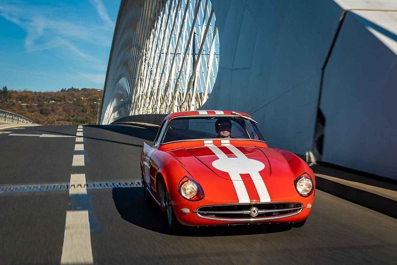 Škoda 1100 OHC Coupé v plné jízdě