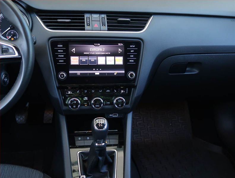 Škoda Octavia (2018) Style 1.6 TDI, Tempomat - fotka 12 z 17