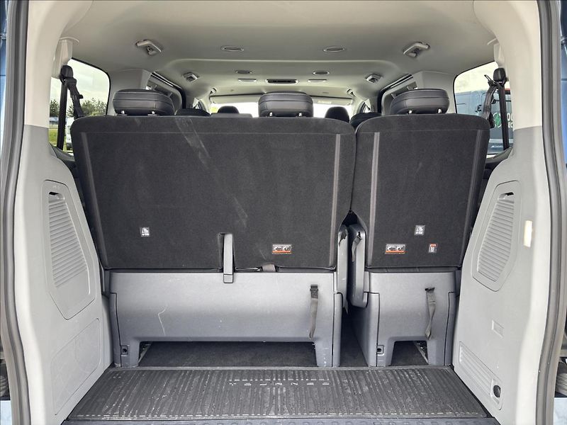 Ford Tourneo Custom 2,0 EcoBlue Titanium 125kW L1 - fotka 11 z 44