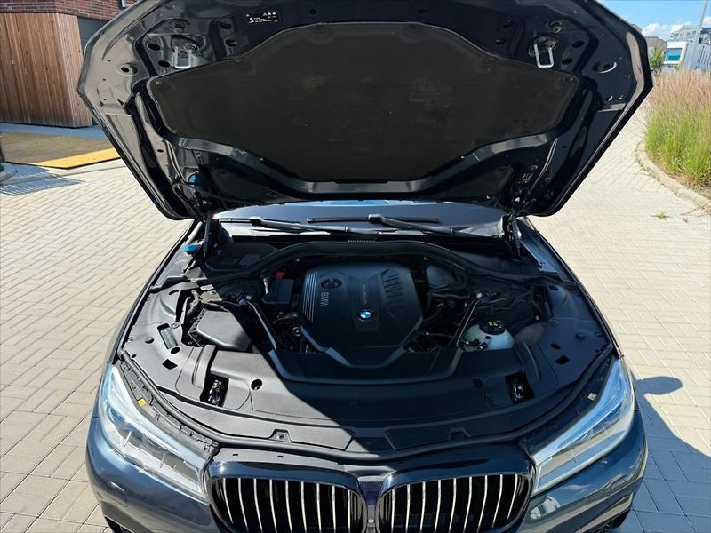 BMW Řada 7 740Ld M-Paket xDrive Panorama - fotka 18 z 20
