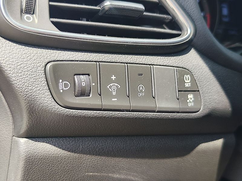Hyundai i30 1.5i/81kW Start - fotka 22 z 25