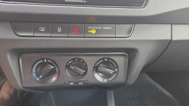 Škoda Fabia 1.0 TSI 70 kW Ambition CZ DPH - fotka 20 z 22