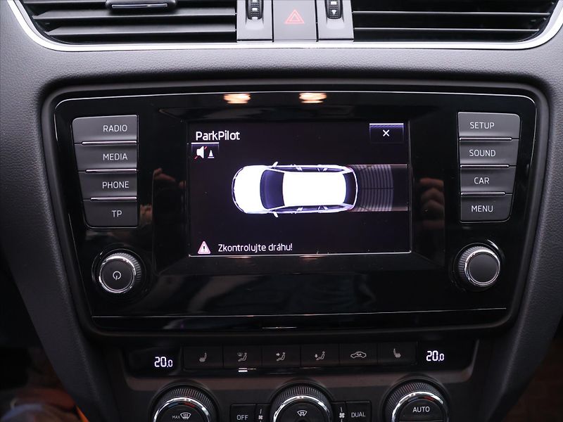 Škoda Octavia 2,0 TDI 110kW DSG Style Xenon - fotka 16 z 25
