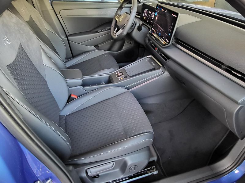 Volkswagen T-Roc (2026) R-Line 1,5 eTSI 110kW 7DSG - fotka 25 z 25