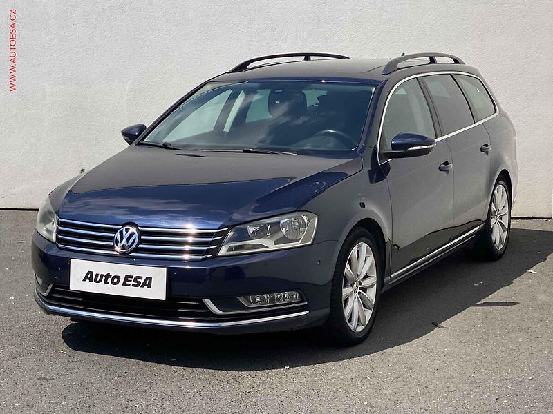 Volkswagen Passat (2011) 2.0 TDI, Comfortline, navi - fotka 3 z 19