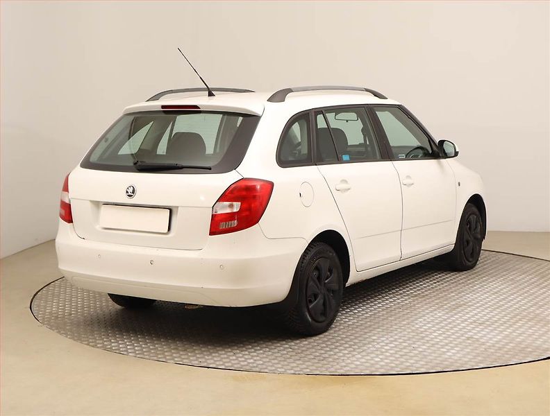 Škoda Fabia (2009) 1.2 12V, po STK, oblíbený vůz - fotka 5 z 17