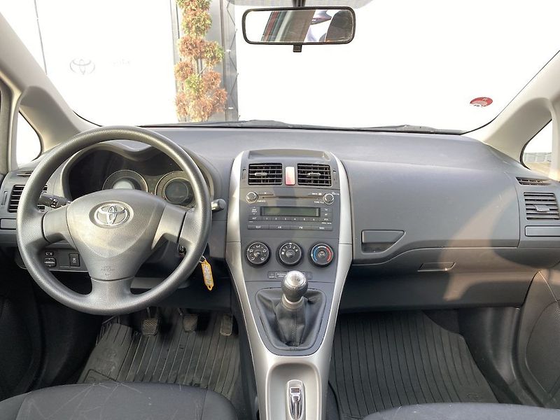 Toyota Auris 1.4i, ČR, manual, klima - fotka 9 z 12