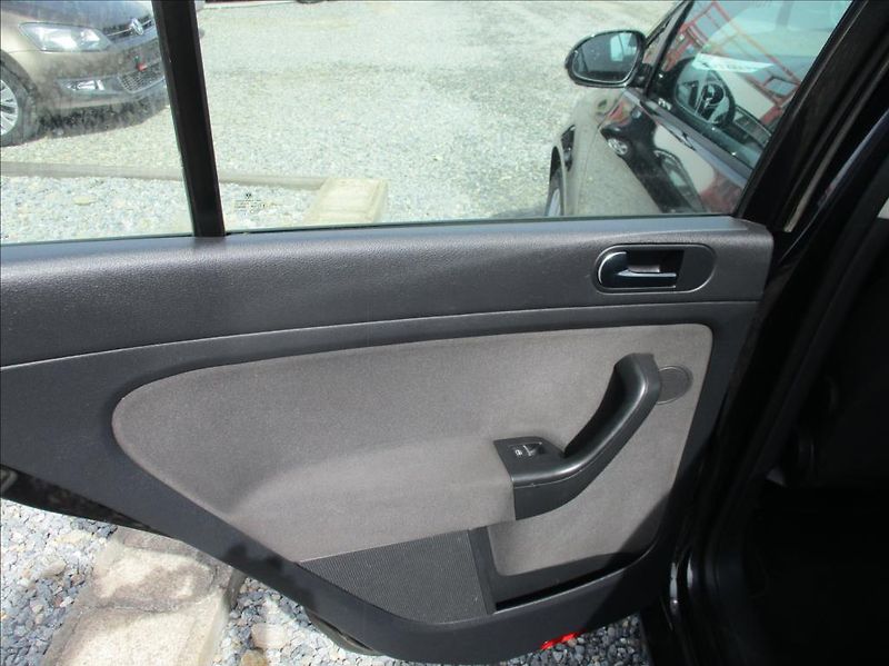 Volkswagen Golf Plus 1,4 TSI, DSG,aut.klima,s.kn. - fotka 10 z 32