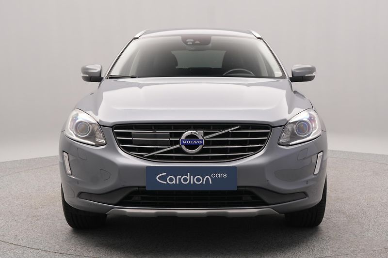 Volvo XC60 D4 AWD SUMMUM AUT - fotka 15 z 46