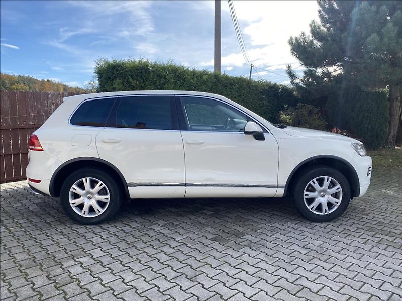 Volkswagen Touareg 3,0 TDI V6 4motion / záruka - fotka 6 z 47