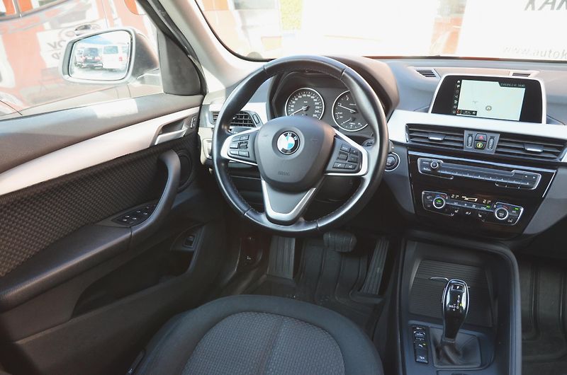 BMW X1 (2018) xDrive 20d 140kW AT /LED /NAVI - fotka 15 z 32