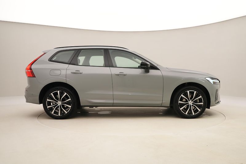 Volvo XC60 B5 AWD DARK ULTIMATE AUT CZ - fotka 13 z 60