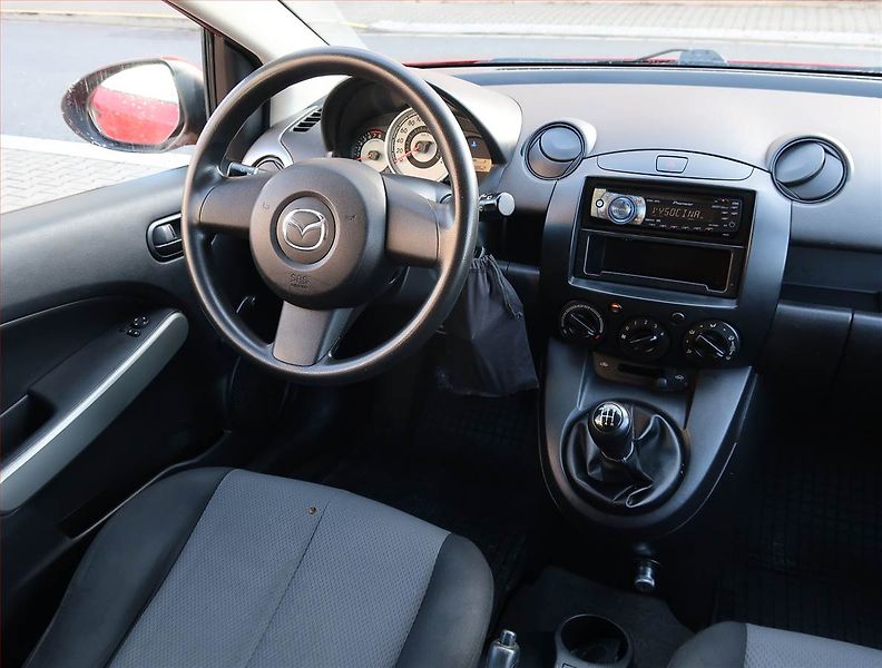 Mazda 2 (2009) 1.3 i, jezdí dobře - fotka 7 z 16