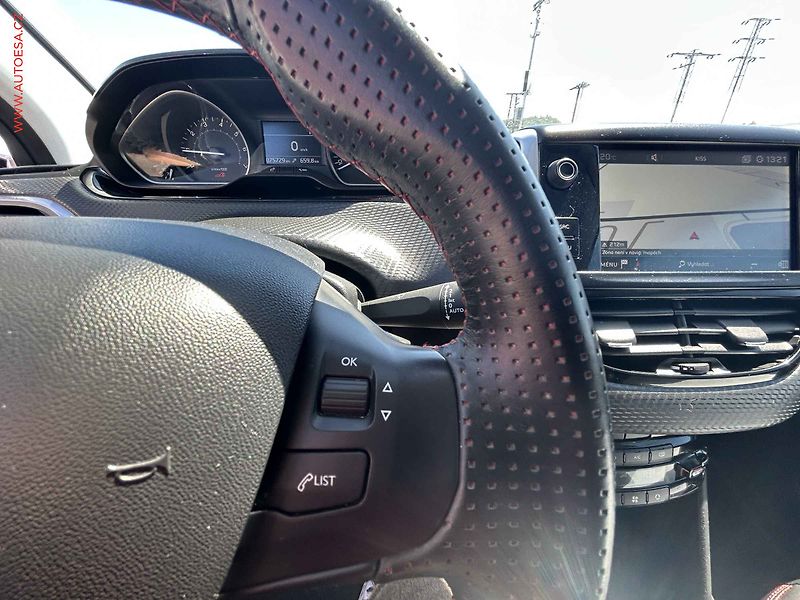 Peugeot 208 (2019) 1.2PT, GT Line, AT, panor - fotka 18 z 18