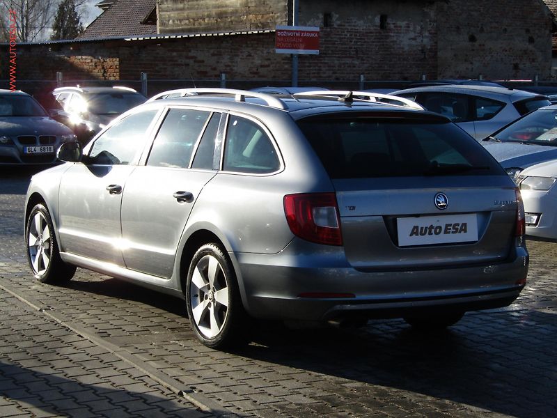 Škoda Superb (2012) 2.0 TDi, DSG - fotka 6 z 19