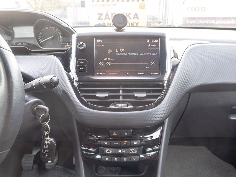 Peugeot 2008 (2017) ČR 1.2T 81KW – 88.359KM - fotka 21 z 41