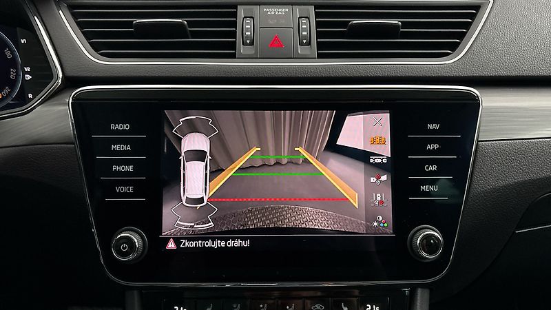 Škoda Superb 2.0 TDI DSG Style Combi - fotka 12 z 30