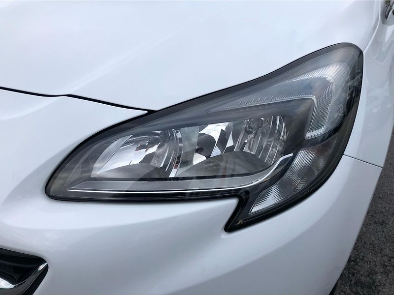 Opel Corsa 1.2 i - fotka 23 z 27