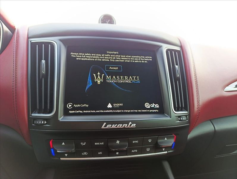 Maserati Levante 3,0 V6 Q4 Kůže,Kamera,Bi-xenon - fotka 32 z 40