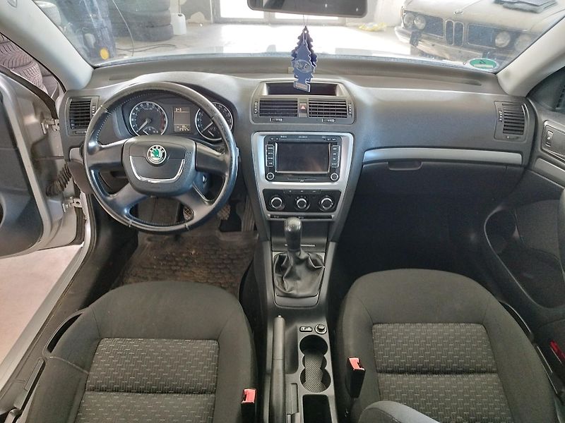 Škoda Octavia (2010) 1,6TDi 77KW KLIMA ALU NAVI - fotka 18 z 21