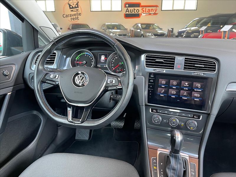 Volkswagen e-Golf 100kW,DPH,tep.čerpadlo - fotka 16 z 33