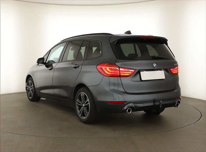 BMW Řada 2 (2020) 218d Gran Tourer, Automat - fotka 4 z 18